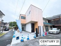 滋賀県草津市を中心とした不動産売買のセンチュリー21 パークホーム｜スタッフのオススメ物件や、オープンハウス・現地説明会など最新情報をお届け JR草津駅徒歩8分！ZEH水準省エネ住宅！オール電化！太陽光発電7.2kw搭載！上部吹抜で開放感のあるリビング！