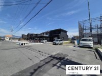 建築条件無！南西向き！土地90.6坪！前面7ｍ道路に面した住まい！
お好きなハウスメーカー・工務店で建築できます


