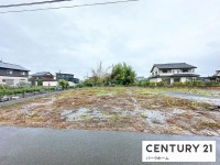 滋賀県草津市を中心とした不動産売買のセンチュリー21 パークホーム｜スタッフのオススメ物件や、オープンハウス・現地説明会など最新情報をお届け 建築条件無！土地61.93坪！お好きなハウスメーカー・工務店で建築できます！
近くにはスーパーもあり、日常のお買い物も便利です。

