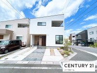 滋賀県草津市を中心とした不動産売買のセンチュリー21 パークホーム｜スタッフのオススメ物件や、オープンハウス・現地説明会など最新情報をお届け 令和3年8月築！駐車2台可！4LDK！リビング続きの小上がりの和室！ゆったりインナーバルコニー！