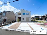 滋賀県草津市を中心とした不動産売買のセンチュリー21 パークホーム｜スタッフのオススメ物件や、オープンハウス・現地説明会など最新情報をお届け 駐車2台可！JR栗東駅歩19分！長期優良住宅！オール電化！
全居室2面採光！生活至便な立地！
