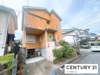 滋賀県草津市を中心とした不動産売買のセンチュリー21 パークホーム｜スタッフのオススメ物件や、オープンハウス・現地説明会など最新情報をお届け JR南草津駅歩12分！１2帖の主寝室と8帖の洋室を備えた、ゆとりある間取りです！
各居室にクローゼットを設け、収納スペースも充実！開放感のあるバルコニー付