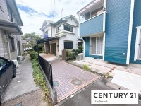 滋賀県草津市を中心とした不動産売買のセンチュリー21 パークホーム｜スタッフのオススメ物件や、オープンハウス・現地説明会など最新情報をお届け 駐車3台可！令和8年6月リフォーム済！！窓の大きな明るいお家！
周辺には商業施設や公園などもあり、生活に便利な立地です

