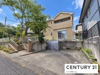 滋賀県草津市を中心とした不動産売買のセンチュリー21 パークホーム｜スタッフのオススメ物件や、オープンハウス・現地説明会など最新情報をお届け 駐車2台可！オール電化！メーターモジュールでゆったりとした間取り！
広いお庭！