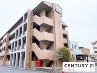 滋賀県草津市を中心とした不動産売買のセンチュリー21 パークホーム｜スタッフのオススメ物件や、オープンハウス・現地説明会など最新情報をお届け JR守山駅徒歩16分！4階建ての最上階！南西向き！全居室収納！エアコン・照明器具有！

