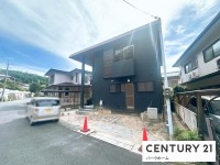 滋賀県草津市を中心とした不動産売買のセンチュリー21 パークホーム｜スタッフのオススメ物件や、オープンハウス・現地説明会など最新情報をお届け 駐車2台可！フルリノベーション後の引渡！家具・照明器具付！軽量鉄骨造2階建て！
閑静な住宅地！収納スペースが豊富で、お部屋をスッキリと整理できます！


