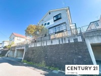 滋賀県草津市を中心とした不動産売買のセンチュリー21 パークホーム｜スタッフのオススメ物件や、オープンハウス・現地説明会など最新情報をお届け シャッターガレージ駐車2台可！敷地60.53坪！太陽光発電4.3kw！LDK約20帖！外装リフォーム済！