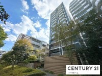 滋賀県草津市を中心とした不動産売買のセンチュリー21 パークホーム｜スタッフのオススメ物件や、オープンハウス・現地説明会など最新情報をお届け 京阪びわ湖浜大津駅歩4分！ペット飼育可！角部屋！
南西向き・2面採光！13階建ての9階部分

